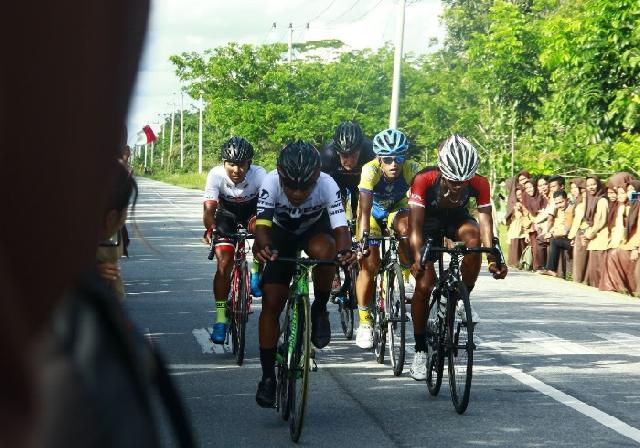 Tiga Pebalap Sapura Cycling Team Malaysia Kecelakaan di Etape II Tour de Siak