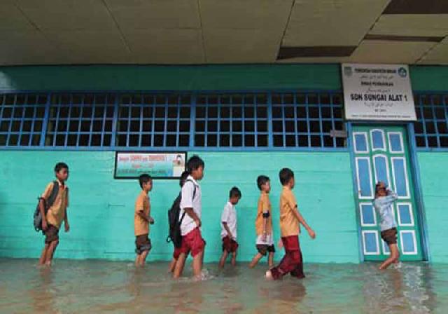 Sejumlah Sekolah Masih Tergenang Banjir