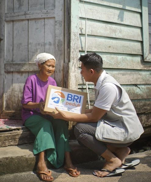 BRI Group Bagikan 1.787 Paket Sembako dan Santunan Anak Yatim