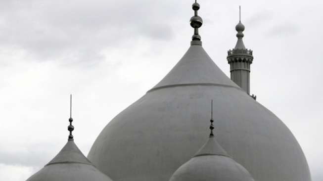 Ngaku Dapat Bisikan, HA Lempar Masjid Agung Al-Huda Tembilahan
