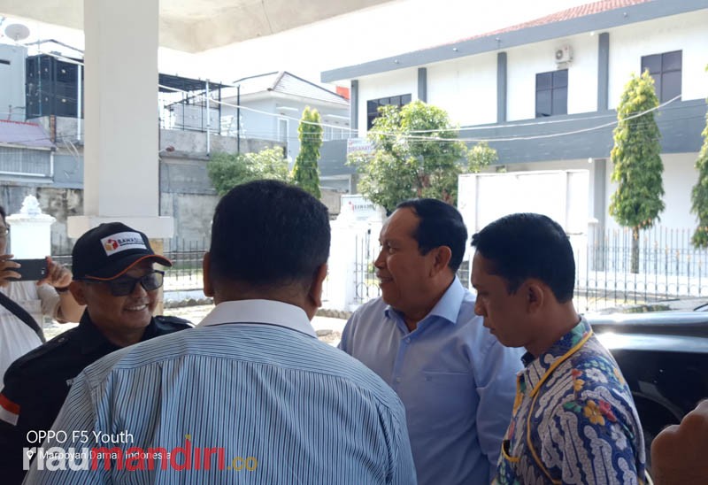 Dugaan Pelanggaran Pemilu, Bupati Rohul, Kepala Daerah Pertama Datangi Bawaslu Riau