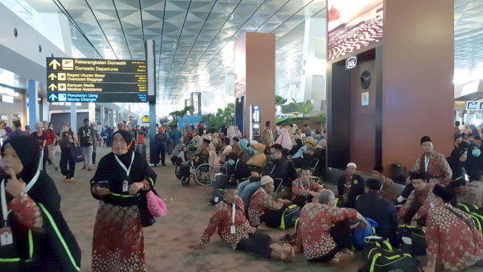 Penerbangan ke Saudi Resmi Ditutup, Jamaah Umrah Menumpuk di Bandara