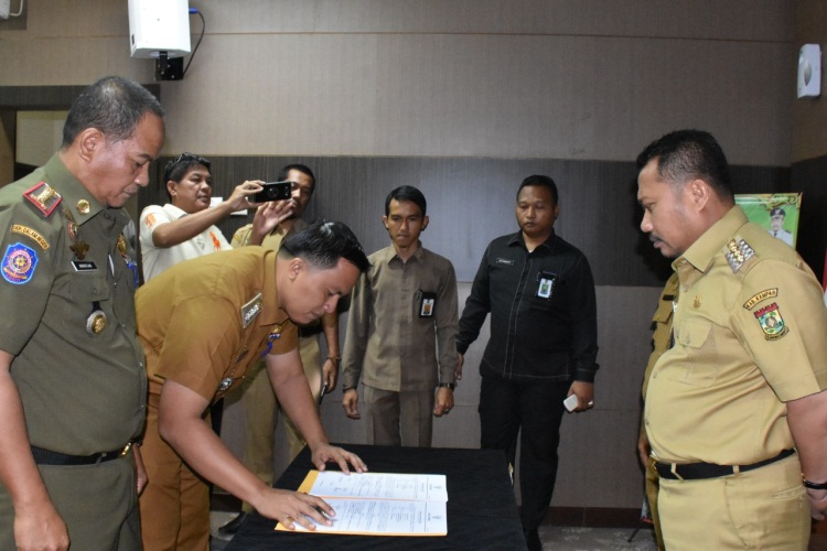 Sertijab 12 Camat, Bupati Kampar: Jaga Kondisifitas Masyarakat