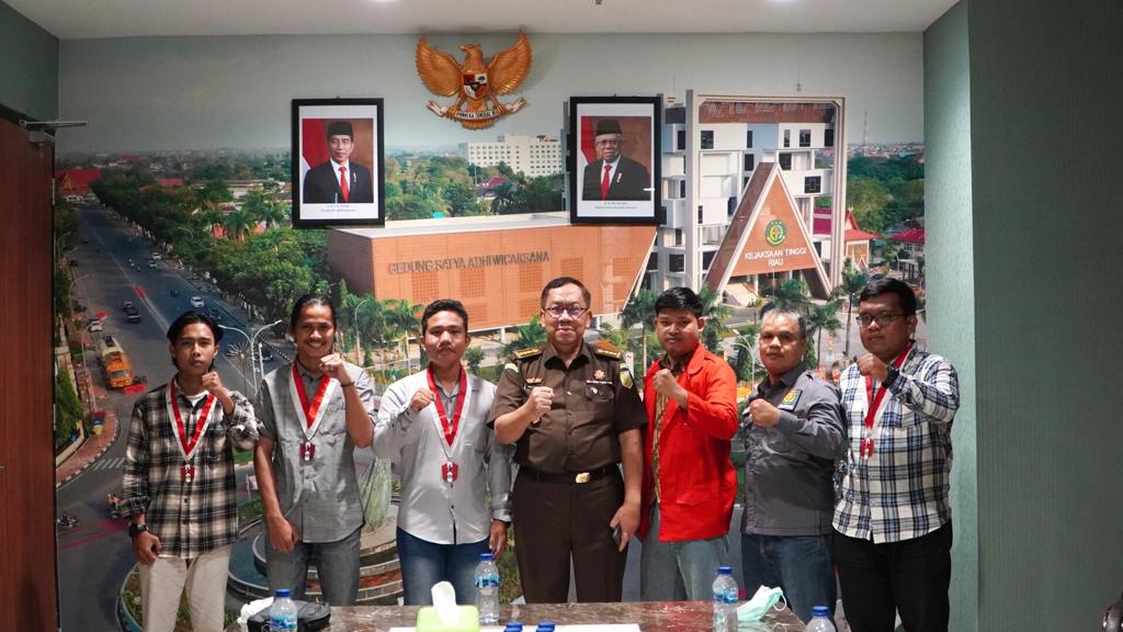 Asisten Intelijen Kejati Riau Menerima Kunjungan Silaturahmi DPD GMNI Provinsi Riau