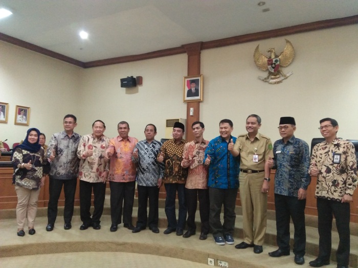 Kunjungan Kerja Komisi II DPR RI dengan Pemprov Riau Terkait Pelayanan Publik