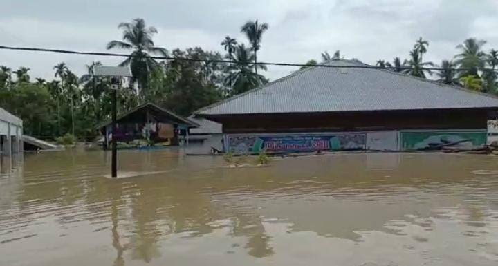 Ribuan Warga Aceh Mengungsi Akibat Banjir