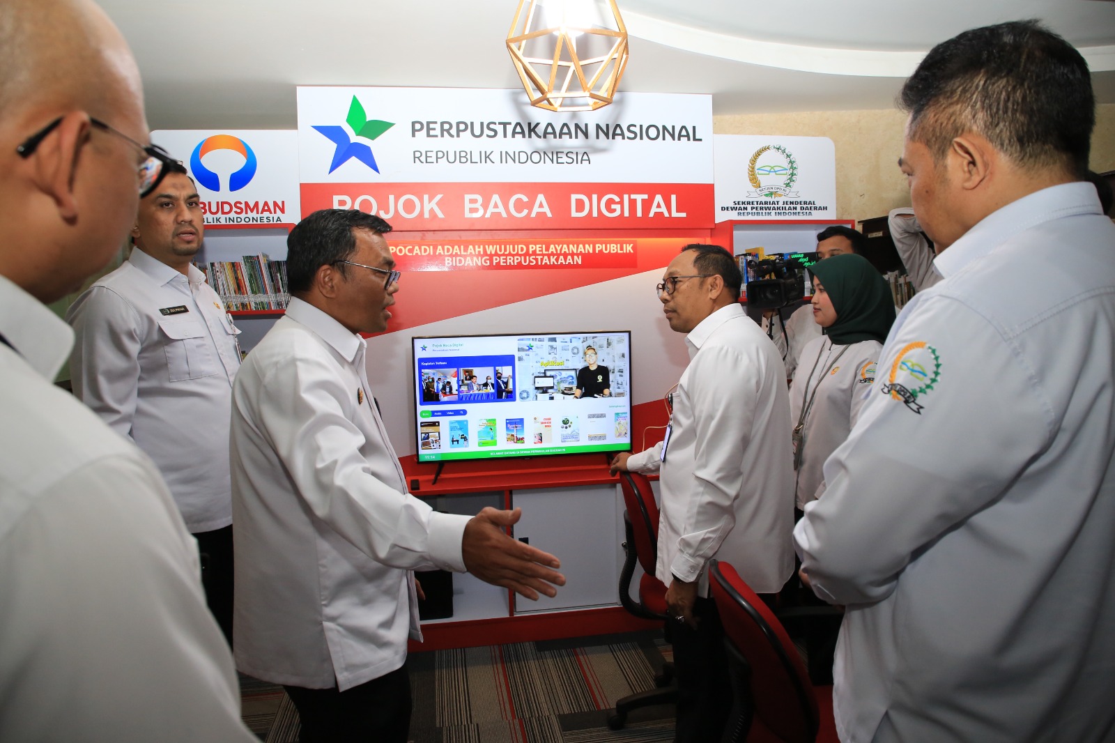 Sekjen DPD RI Luncurkan Pojok Baca Digital