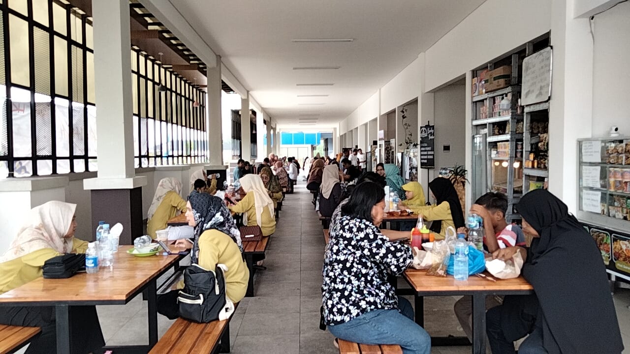 Arus Balik 2024, Masyarakat Manfaatkan Rest Area KM 45 Tol Pekanbaru-Dumai untuk Rehat Sejenak