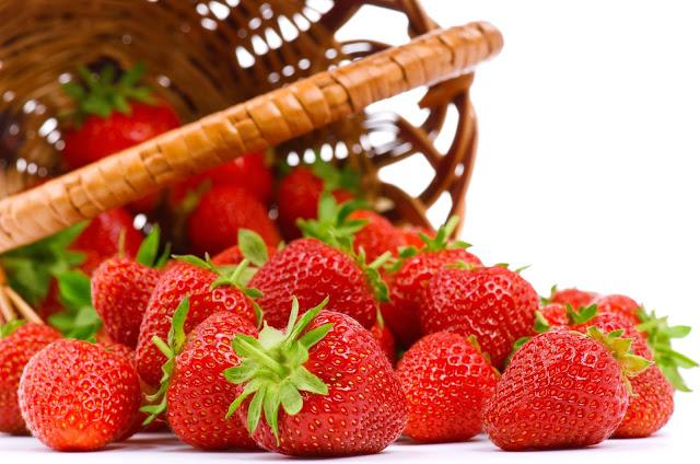 5 Manfaat Stawberry Agar Rambut Sehat Alami