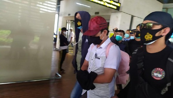 Ini Penampakan Pelaku Pelecehan di Bandara Soetta Saat Digiring Polisi