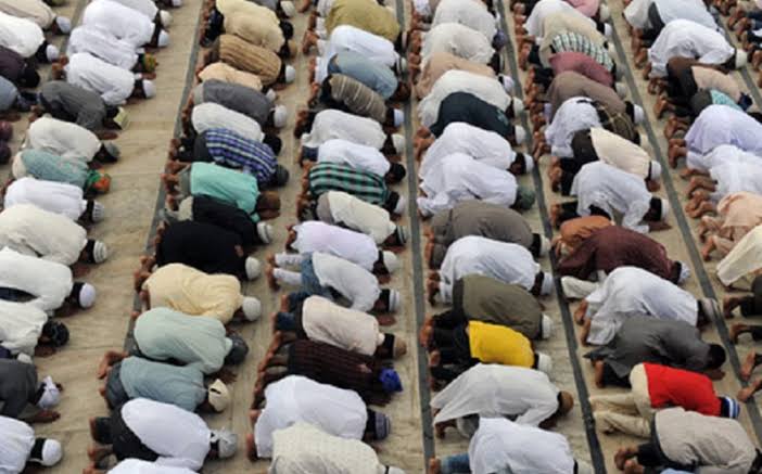 Semua Masjid di Saudi Sudah Buka Kembali, Jamaah Bergembira