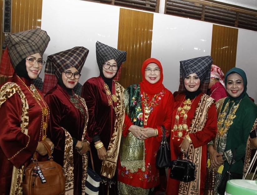 DPD RI Dorong Songket Silungkang Bisa Go International