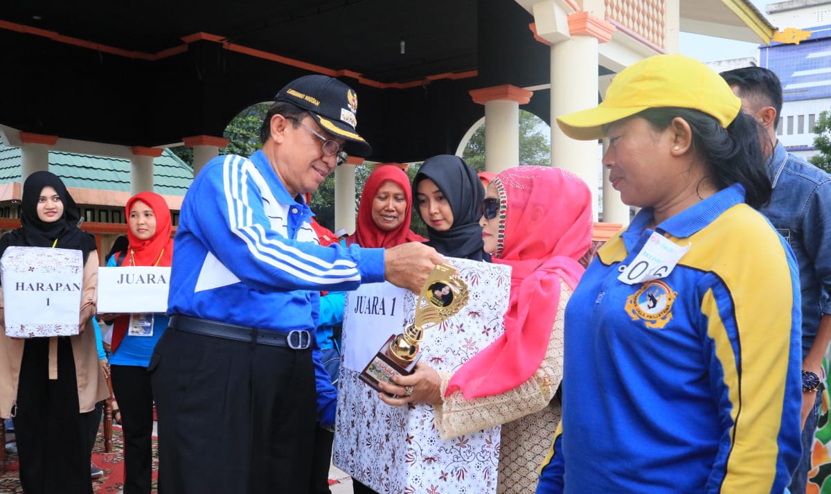 Bupati Hadiri Festival Mancokan Komunitas Emak-Emak Sehat Inhil