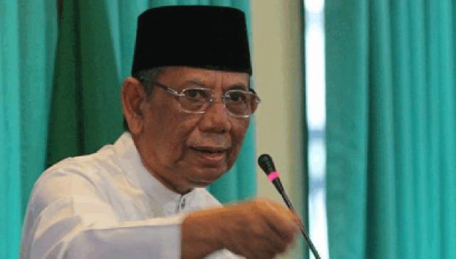 Hasyim Muzadi Kiai Jalan Tengah