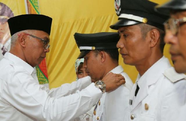 Pj Bupati Inhil Ambil Sumpah Jabatan 3 Pj Kades Kecamatan GAS