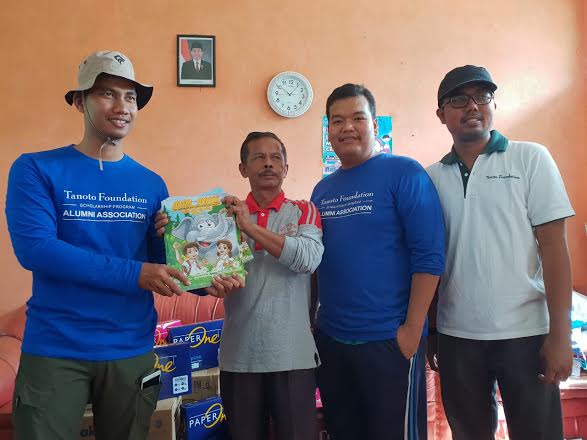 Tanoto Scholars Alumni Bedah Perpustakan Sekolah di Sumatera Barat