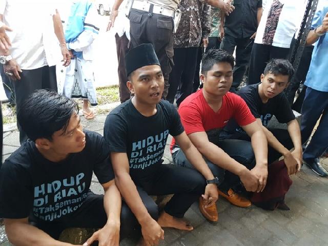 Delapan Jam Ditahan, Mahasiswa Riau yang Kritik Jokowi Dibebaskan