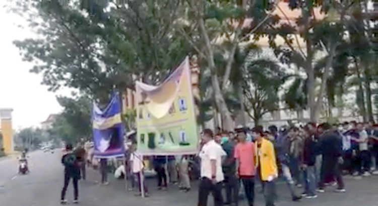 Massa Aksi Tuding Nama-nama Ini Diduga Pemain Proyek di Pemprov Riau