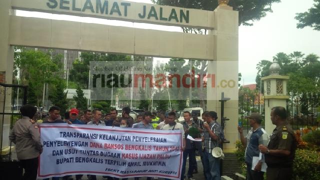 Datangi Kejati, Fromak Ungkap Kejanggalan Ijazah Amril