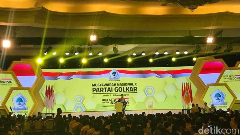 Jokowi Bantah Istana Intervensi Golkar