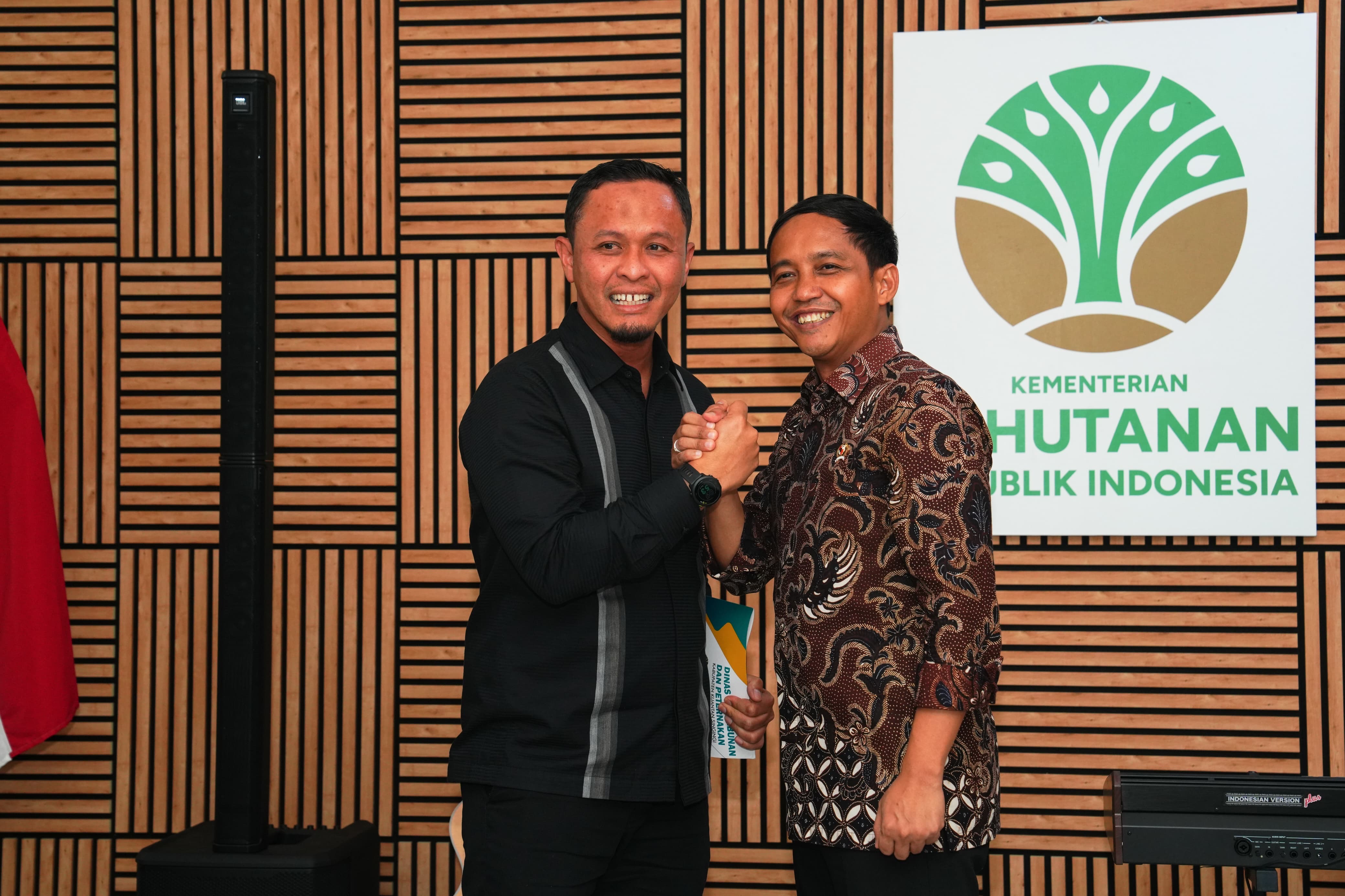 Ciptakan Jalur Hijau, Menhut Raja Juli Apresiasi Wako Agung