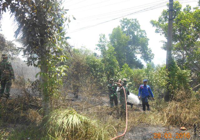 Lahan Dekat Jalan Soekarno Hatta Dumai Terbakar