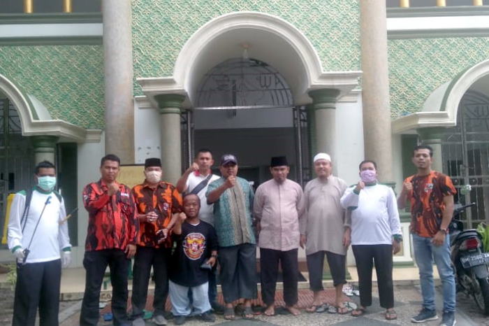 FPI dan PP Kuansing Kembali Semprot Masjid-Musala dengan Disinfektan