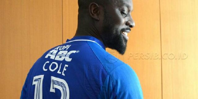 Persib Bakal Pecat Cole atau Essien