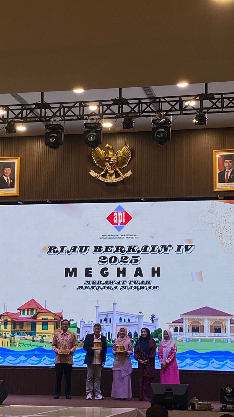 Riau Berkain IV 2025: Sinergi Desainer dan Pengrajin Lokal