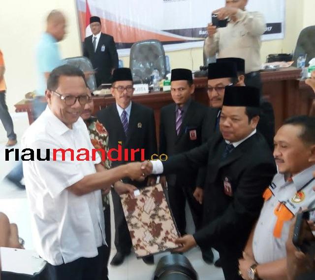 KPU Tetapkan Azis-Catur Sebagai Bupati dan Wakil Bupati Kampar Terpilih