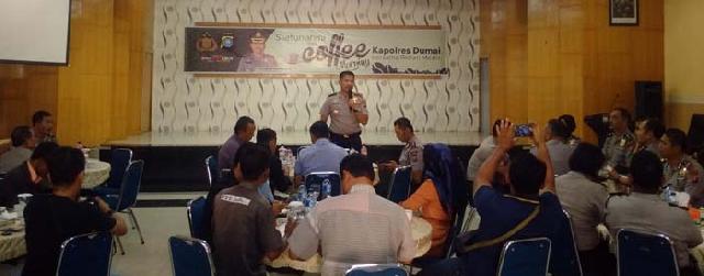 Mengawali Tugas, Kapolres Dumai Coffee Morning dengan Awak Media