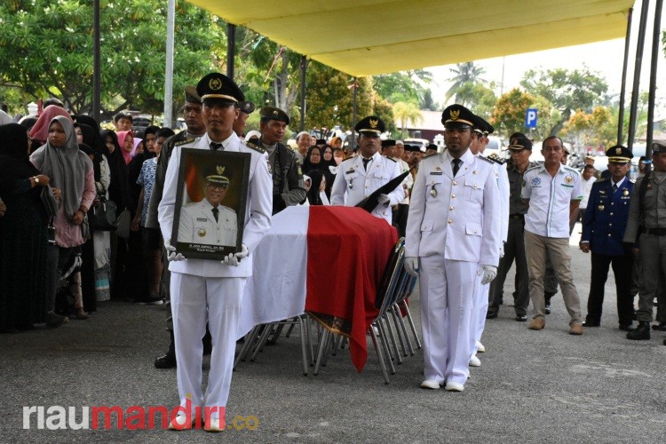 Gubri Keluarkan Imbauan Pengibaran Bendera Setengah Tiang di Seluruh Riau