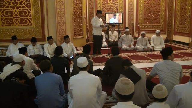 Malam Tahun Baru, Warga Rohul Pilih ke Masjid Agung