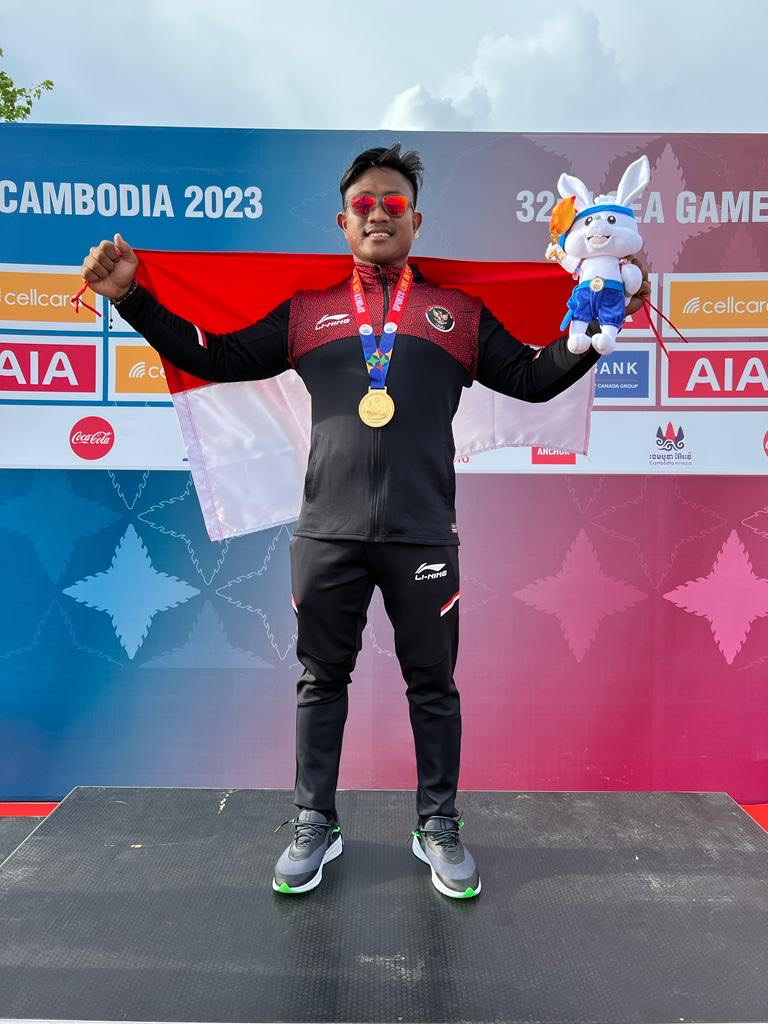 Pedayung Riau Maizir Berikan Medali Emas di SEA Games XXXI Kamboja
