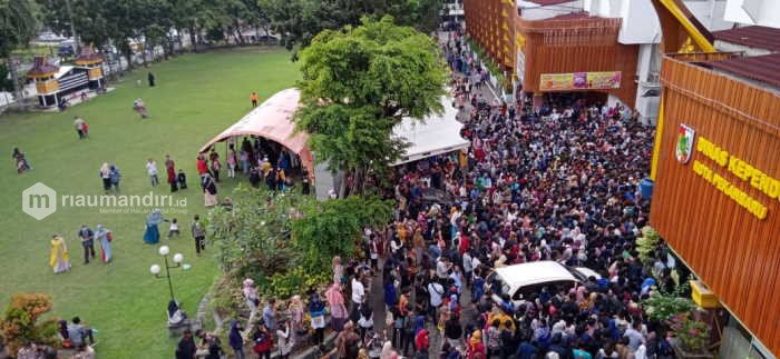 'Dukcapil Weekend Mantap' yang Timbulkan Kerumunan Warga Pekanbaru Dihentikan