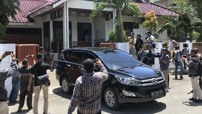 KPK Geledah Rumah Bupati Solok Selatan, Dokumen Proyek Disita