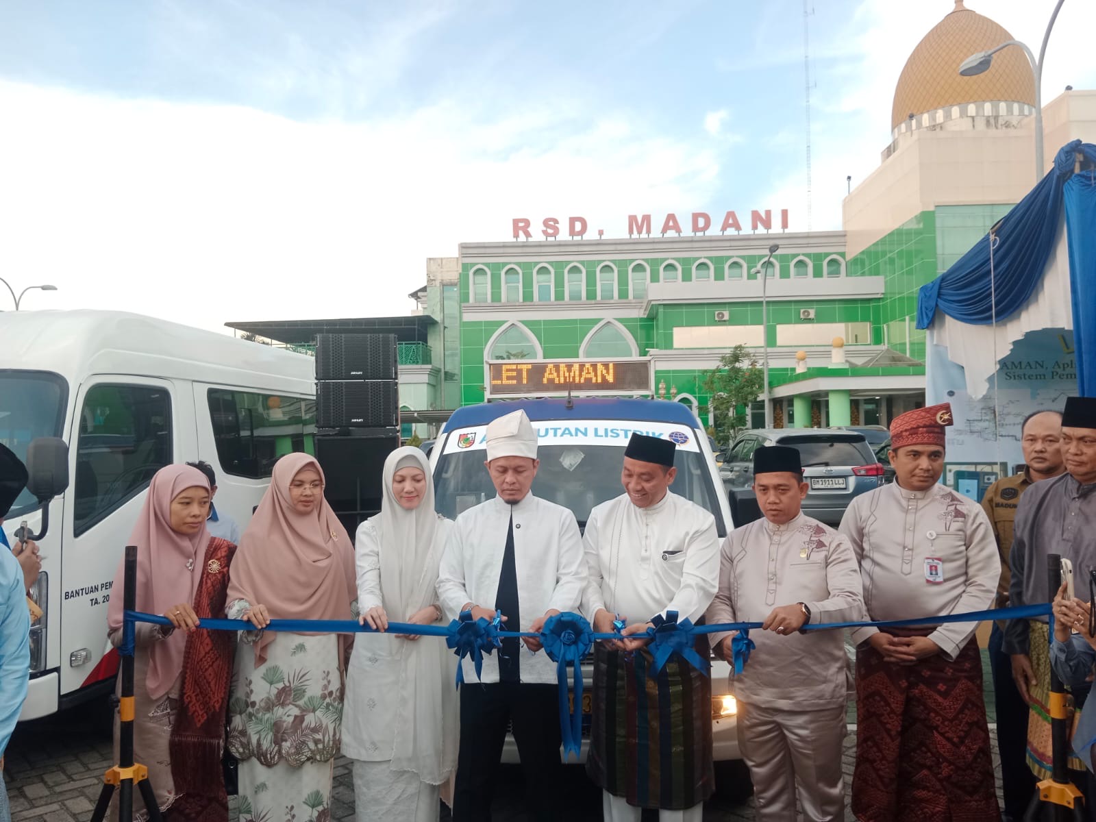 8 Oplet Listrik Mengaspal di Jalan Soebrantas: Gratis Tiga Bulan