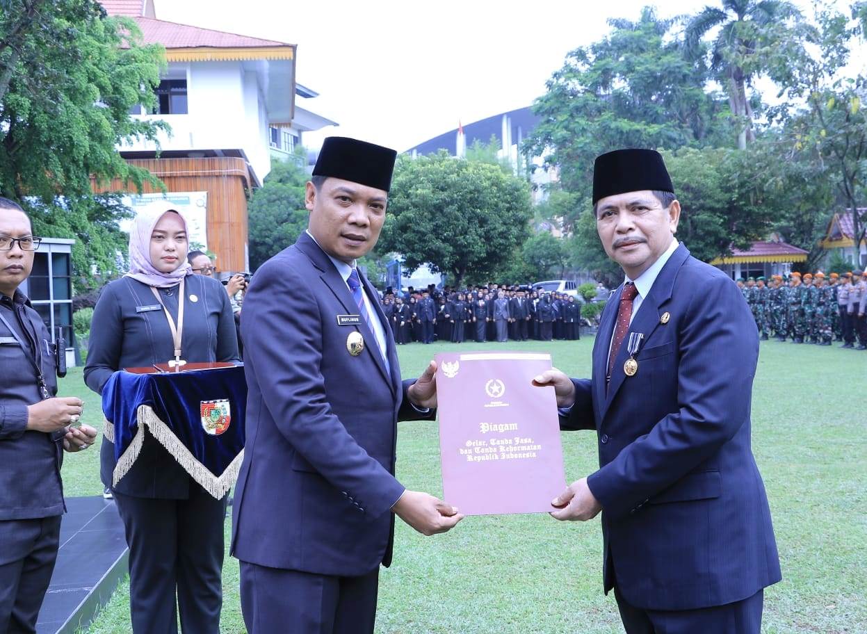 51 ASN Pemko Pekanbaru Terima Satyalancana Karya Satya 