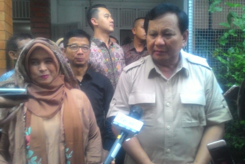 Temui Neno Warisman, Prabowo: Tidak Boleh Ada Persekusi Lagi