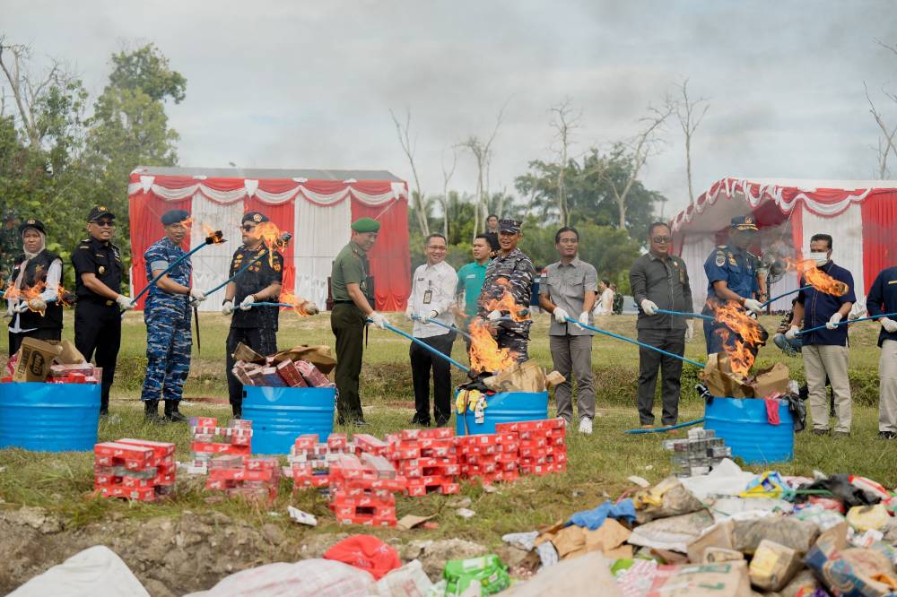 Rokok Ilegal Hingga Peralatan Elektronik Dimusnahkan Bea Cukai Dumai
