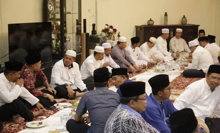 Sambut Bulan Suci Ramadan, Ini yang Dilakukan Alfedri dan Keluarga 