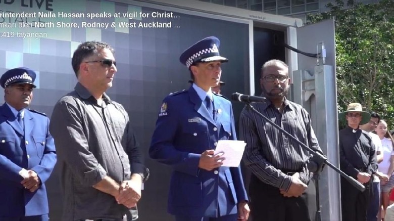 Simpati ke Korban Teror, Perwira Polisi Selandia Baru Menangis: Aku Bangga Jadi Muslim