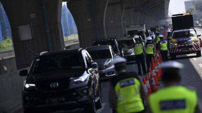 Nekat Bawa Penumpang Mudik, Mobil Travel Disita Polisi di Depok