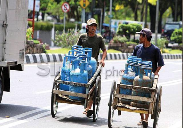 Banyak Usaha Masyarakat Gulung Tikar