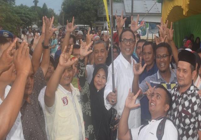 Ribuan Warga Hadiri Kampanye Azis-Catur di Tambang