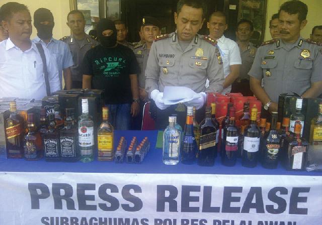 Polisi Sita 2.176 Botol Miras tanpa Dokumen