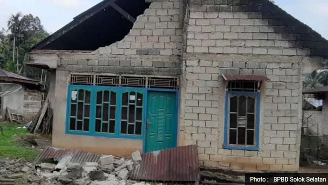 Sebelas Orang Luka-luka Akibat Gempa 5.6 SR di Solok Selatan