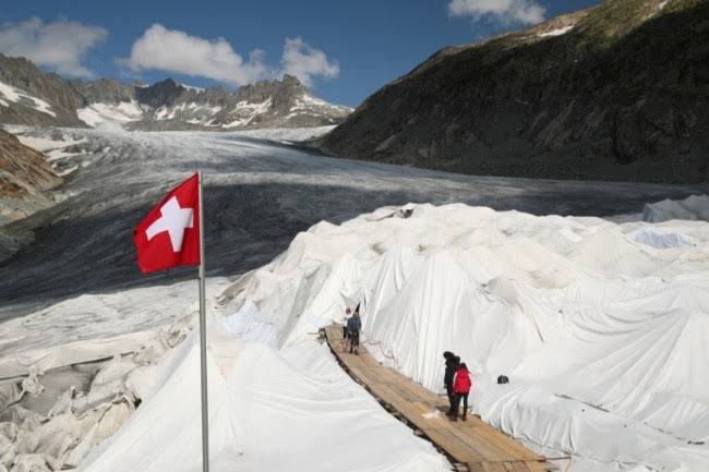 Pencairan Esktrem Gletser di Swiss dan Eropa Mengancam