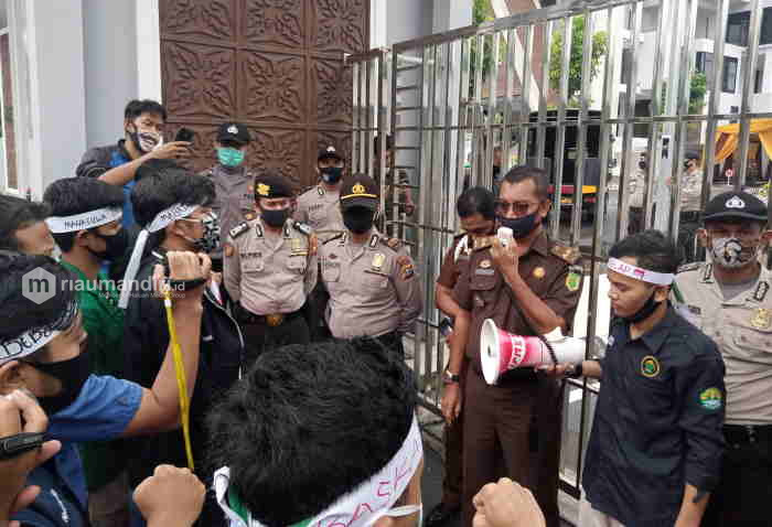 Dukungan Terus Mengalir, Amicus Curiae Untuk Rustam: Pekarangan Beda dengan Kebun