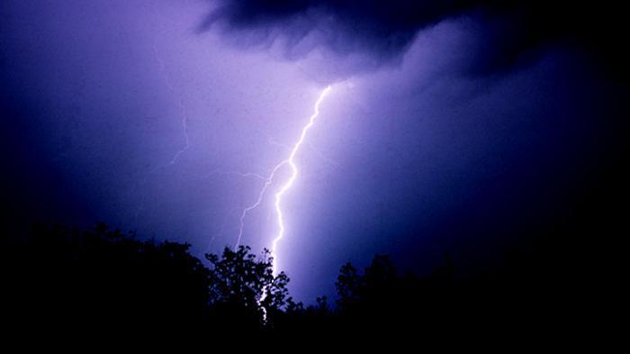 Lima Santri Tersambar Petir Saat Berteduh, Dua Meninggal Dunia